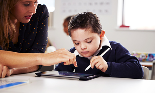 Student using Apple classroom on Apple ipad
