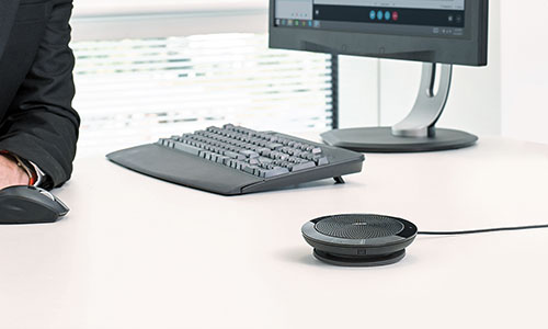 Jabra Speak 510 on desk with man at computer