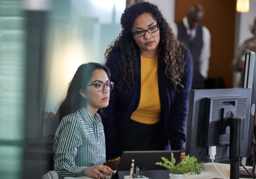 Two women deciding when to update their Windows 10 Pro device