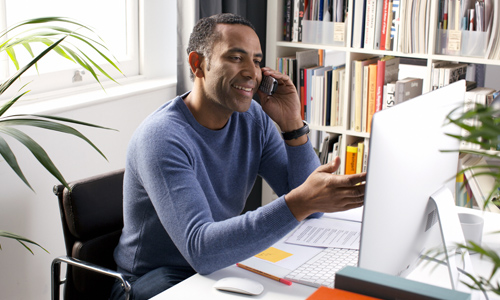 Man talking to BT It specialist via phone